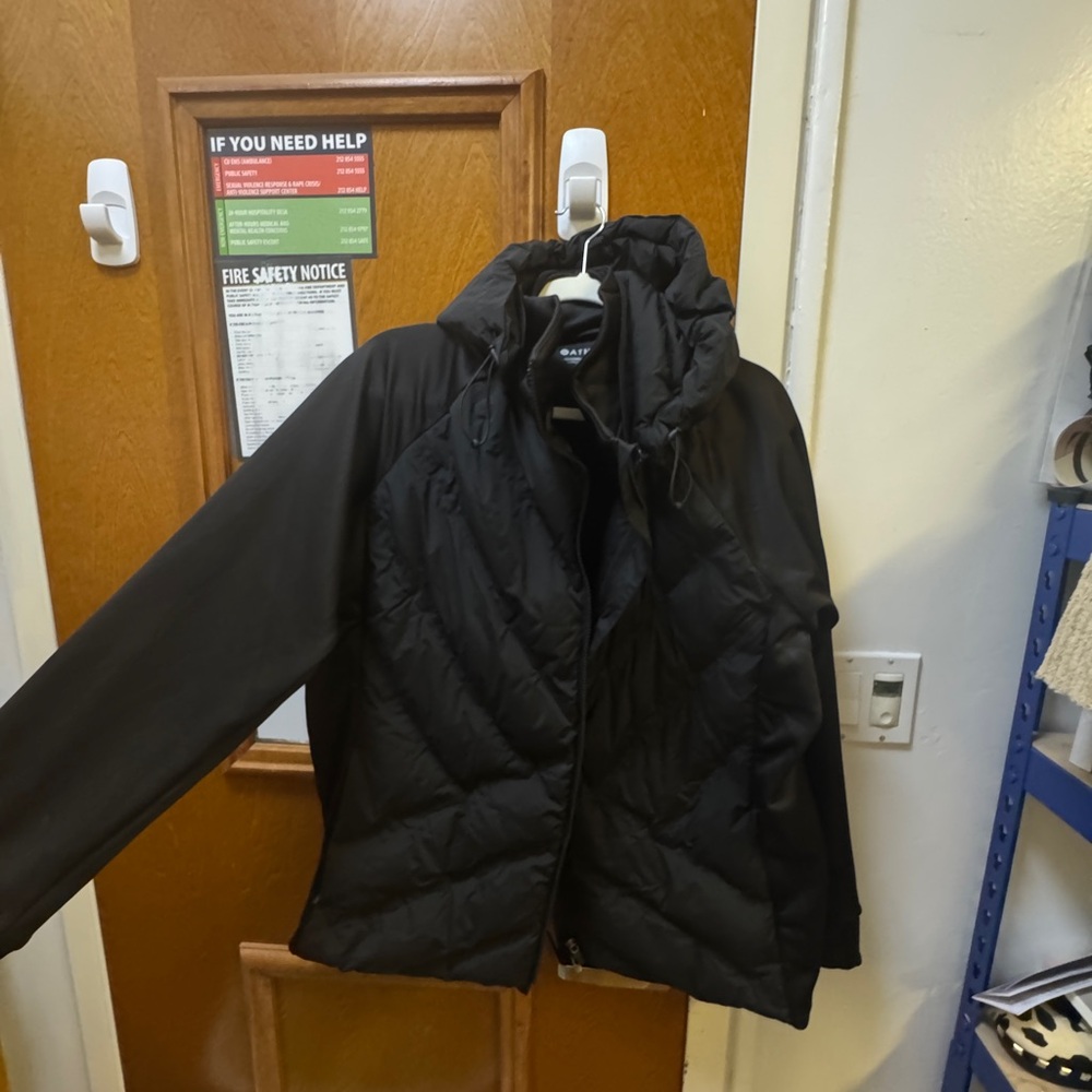Athleta 2x running puffer jacket - black - vest like jacket